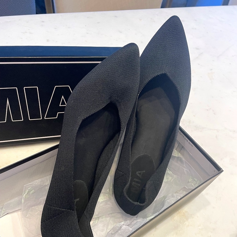 MIA Black flat - size 8M